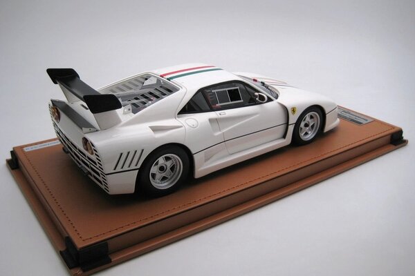 Ferrari Ferrari 288 GTO Evoluzione 1985 + Stripes Italian Flag - 1:18 - Tecnomodel Mythos Ferrari Ferrari 288 GTO Evoluzione 1985 + Stripes Italian Flag - 1:18 - Tecnomodel Mythos