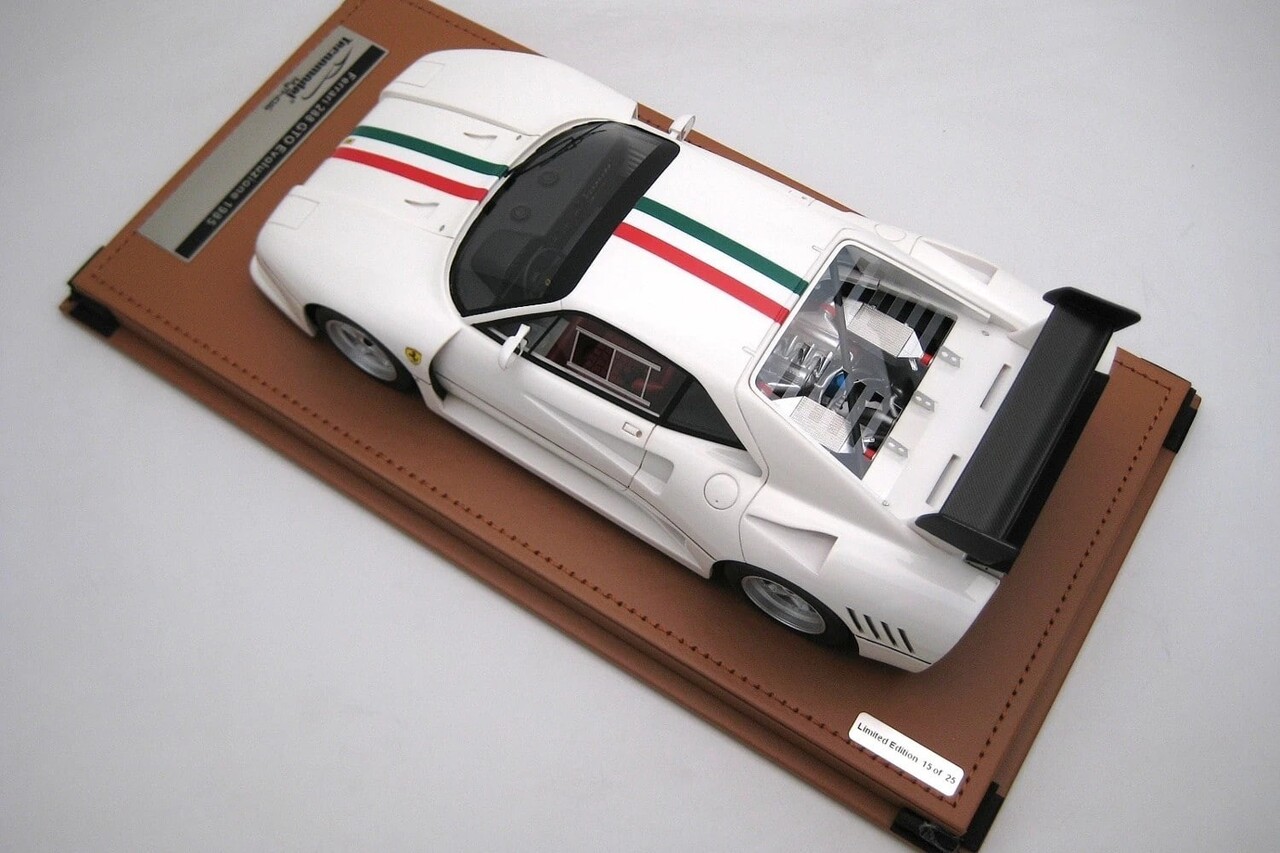Ferrari Ferrari 288 GTO Evoluzione 1985 + Stripes Italian Flag - 1:18 - Tecnomodel Mythos Ferrari Ferrari 288 GTO Evoluzione 1985 + Stripes Italian Flag - 1:18 - Tecnomodel Mythos