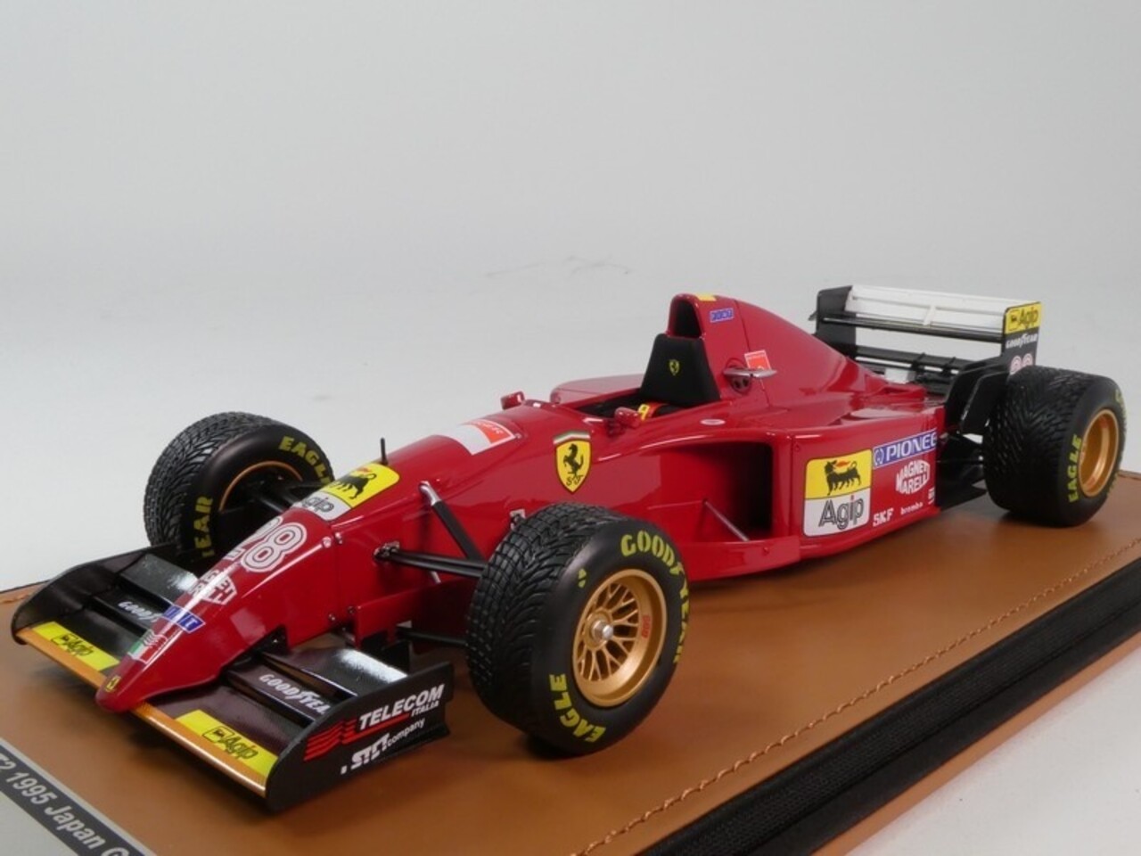 F1 Ferrari 412T2 #28 GP Japan 1995 + Rain Tyres - 1:18 - Tecnomodel Mythos F1 Ferrari 412T2 #28 GP Japan 1995 + Rain Tyres - 1:18 - Tecnomodel Mythos