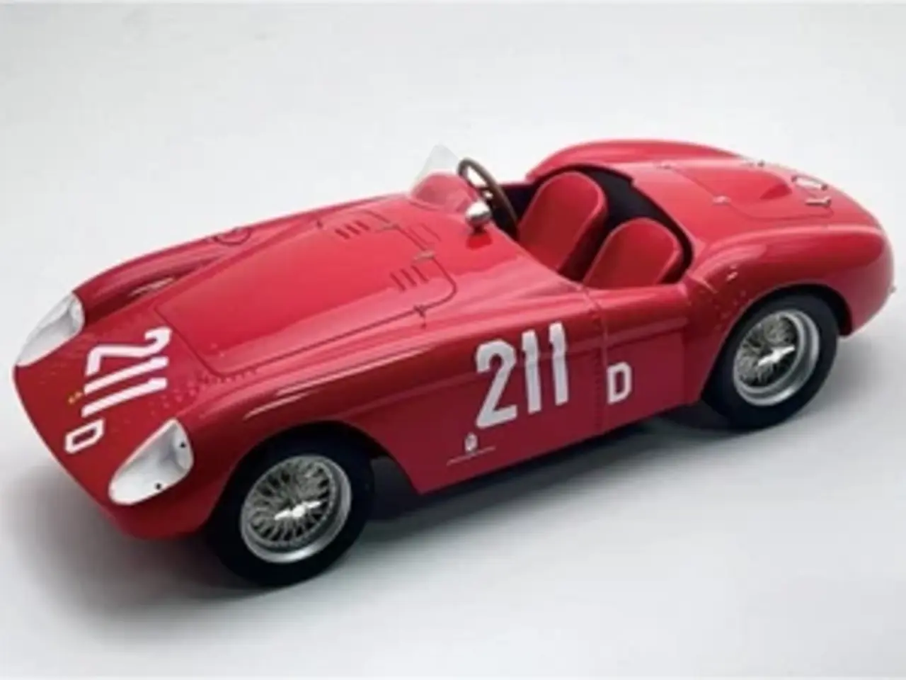 Ferrari Ferrari 500 Mondial #211D 2nd Sacramento (USA) 1956 - 1:18 - Tecnomodel Mythos Ferrari Ferrari 500 Mondial #211D 2nd Sacramento (USA) 1956 - 1:18 - Tecnomodel Mythos