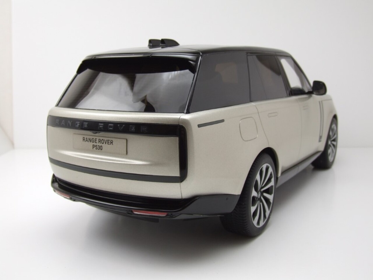 Land Rover Land Rover Range Rover P530 Autobiography 2024 - 1:12 - GT Spirit Land Rover Land Rover Range Rover P530 Autobiography 2024 - 1:12 - GT Spirit