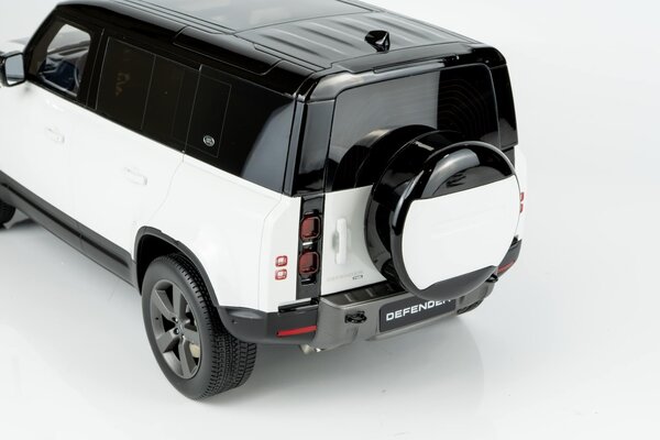 Land Rover Land Rover Defender 110 P400X 2021 - 1:12 - GT Spirit Land Rover Land Rover Defender 110 P400X 2021 - 1:12 - GT Spirit
