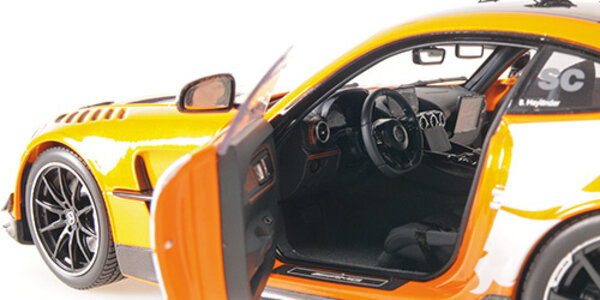 Formule 1 Mercedes-AMG GT Black Series Safety Car F1 Silverstone 2025 - 1:18 - Minichamps
