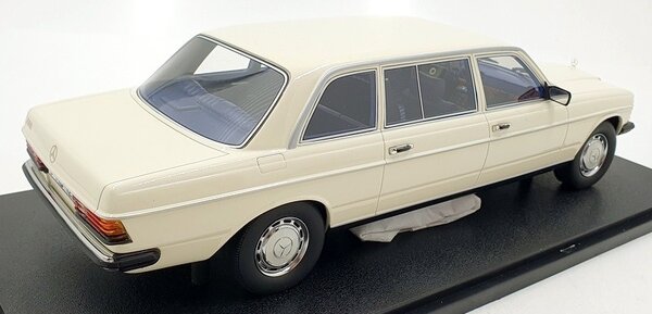 Mercedes-Benz Mercedes-Benz E-Class E250 (W123) Limousine 1978 - 1:18 - Cult Scale Models