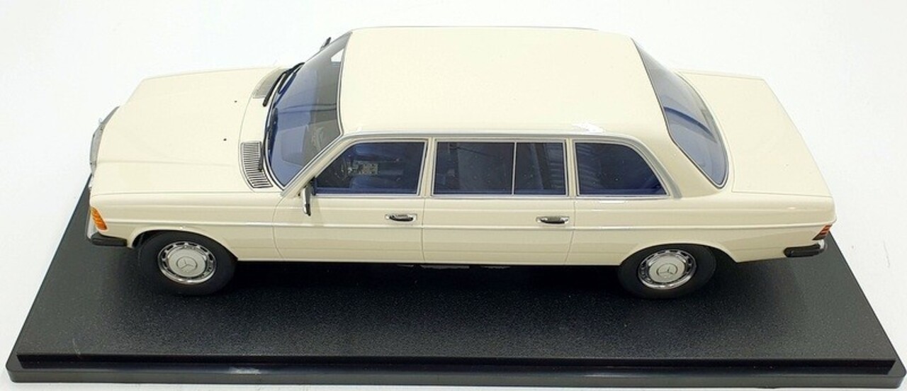 Mercedes-Benz Mercedes-Benz E-Class E250 (W123) Limousine 1978 - 1:18 - Cult Scale Models
