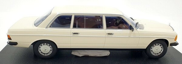 Mercedes-Benz Mercedes-Benz E-Class E250 (W123) Limousine 1978 - 1:18 - Cult Scale Models