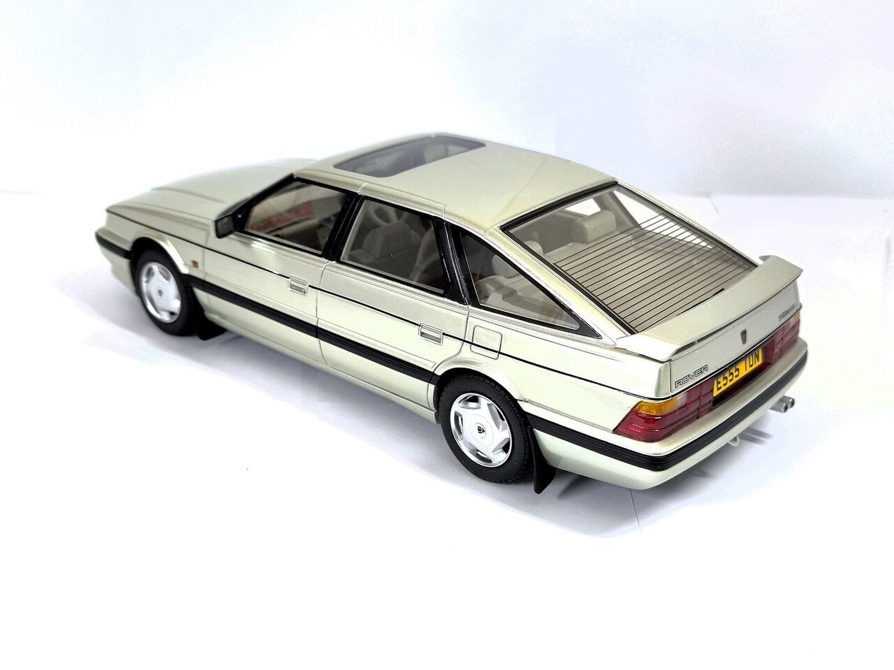 Rover Rover Vitesse 827 1988-1989 - 1:18 - Cult Scale Models