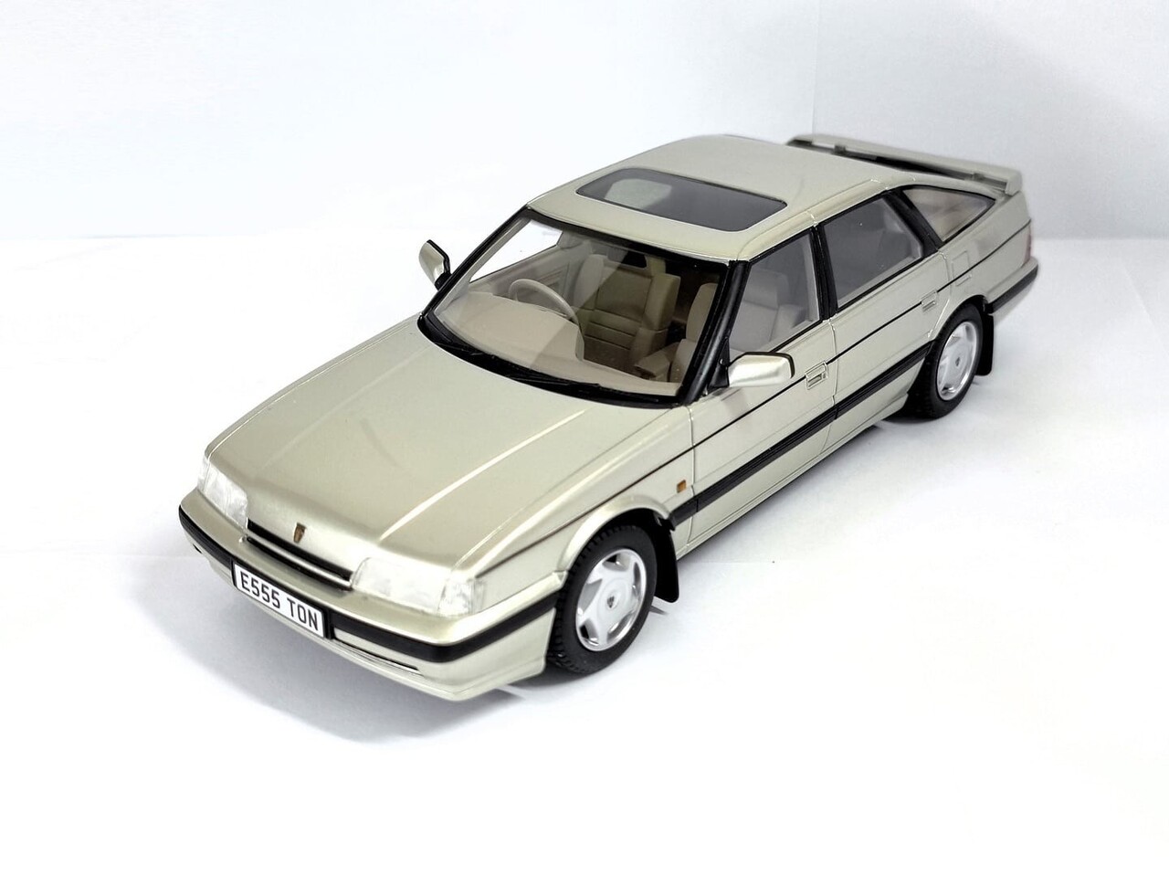 Rover Rover Vitesse 827 1988-1989 - 1:18 - Cult Scale Models