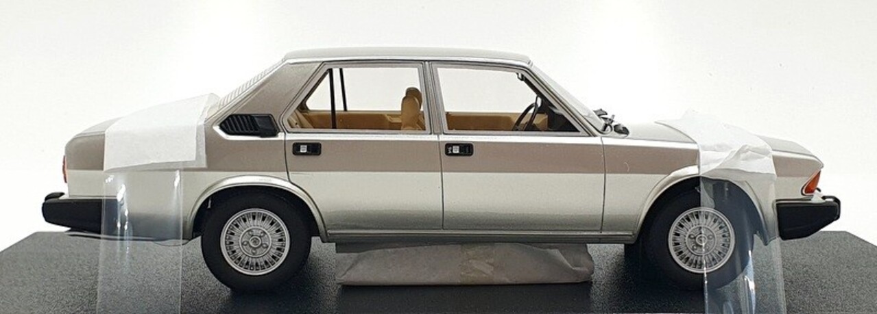 Alfa Romeo Alfa Romeo Alfa 6 2.5 1979-1983 - 1:18 - Cult Scale Models