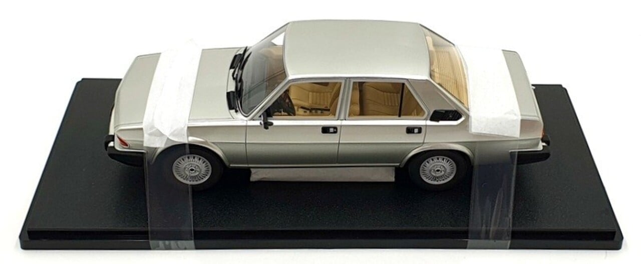 Alfa Romeo Alfa Romeo Alfa 6 2.5 1979-1983 - 1:18 - Cult Scale Models