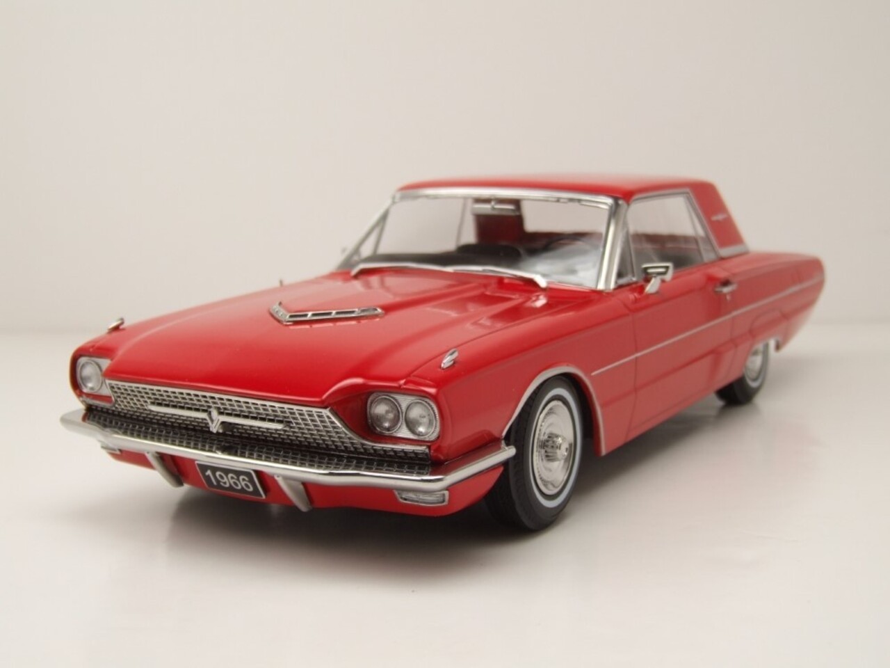 Ford Ford USA Thunderbird Hardtop Coupe 1966 - 1:18 - KK Scale Ford Ford USA Thunderbird Hardtop Coupe 1966 - 1:18 - KK Scale