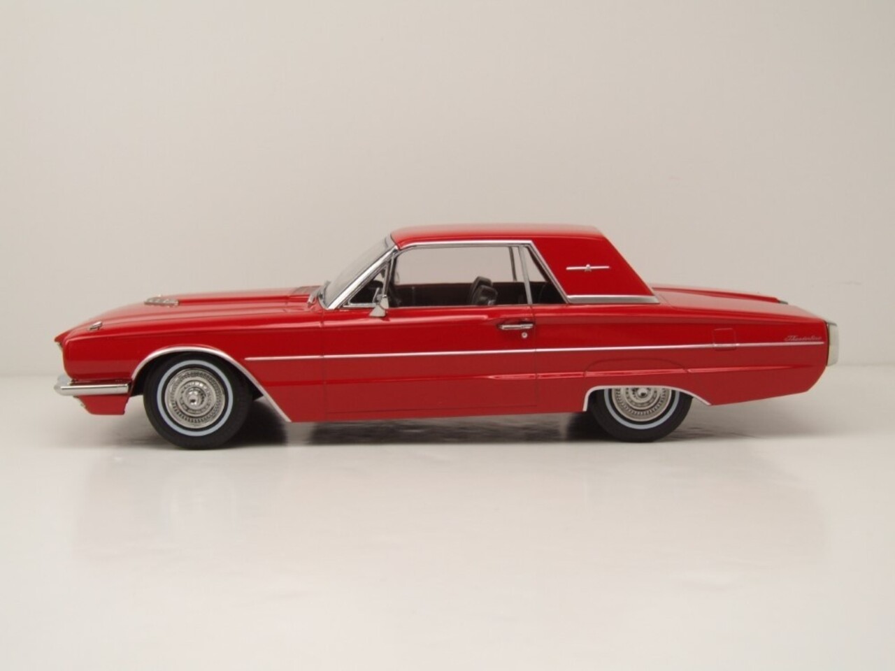 Ford Ford USA Thunderbird Hardtop Coupe 1966 - 1:18 - KK Scale Ford Ford USA Thunderbird Hardtop Coupe 1966 - 1:18 - KK Scale