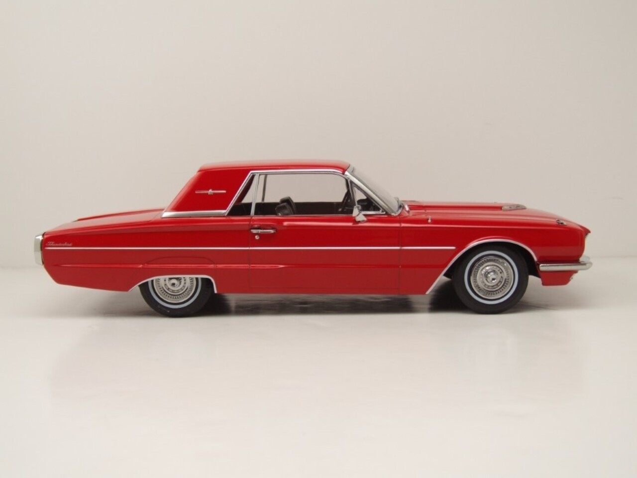 Ford Ford USA Thunderbird Hardtop Coupe 1966 - 1:18 - KK Scale Ford Ford USA Thunderbird Hardtop Coupe 1966 - 1:18 - KK Scale