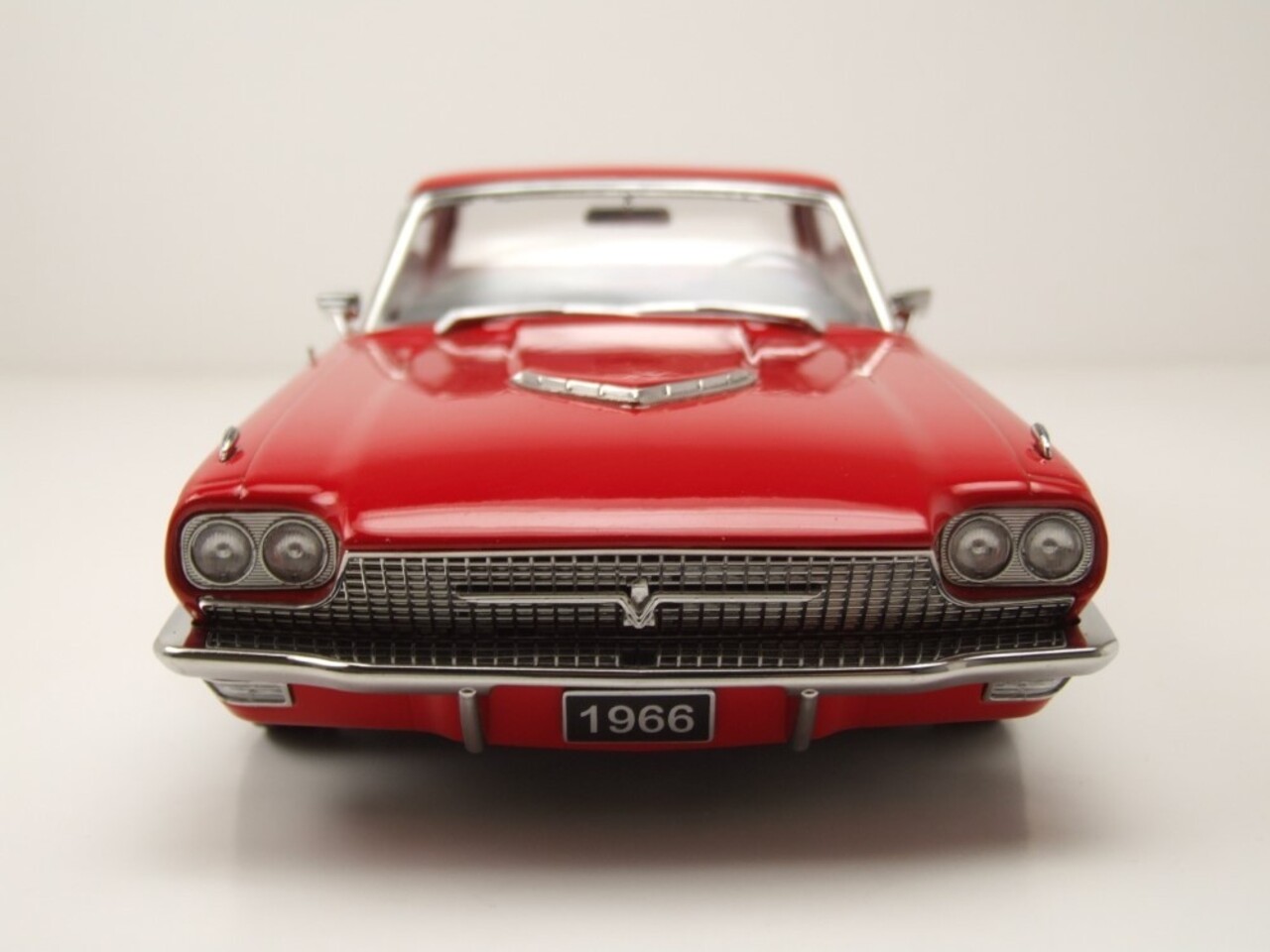 Ford Ford USA Thunderbird Hardtop Coupe 1966 - 1:18 - KK Scale Ford Ford USA Thunderbird Hardtop Coupe 1966 - 1:18 - KK Scale