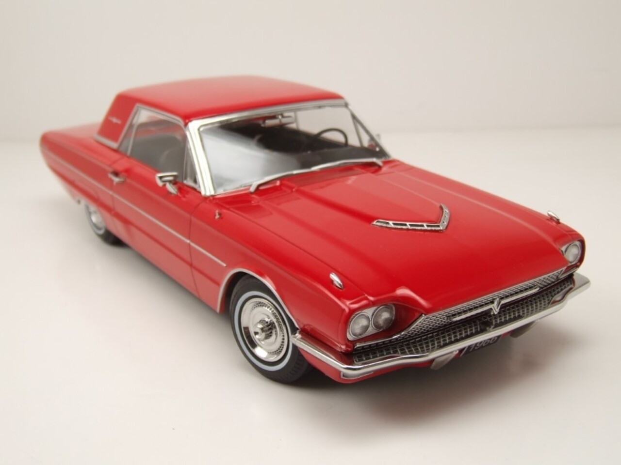 Ford Ford USA Thunderbird Hardtop Coupe 1966 - 1:18 - KK Scale Ford Ford USA Thunderbird Hardtop Coupe 1966 - 1:18 - KK Scale