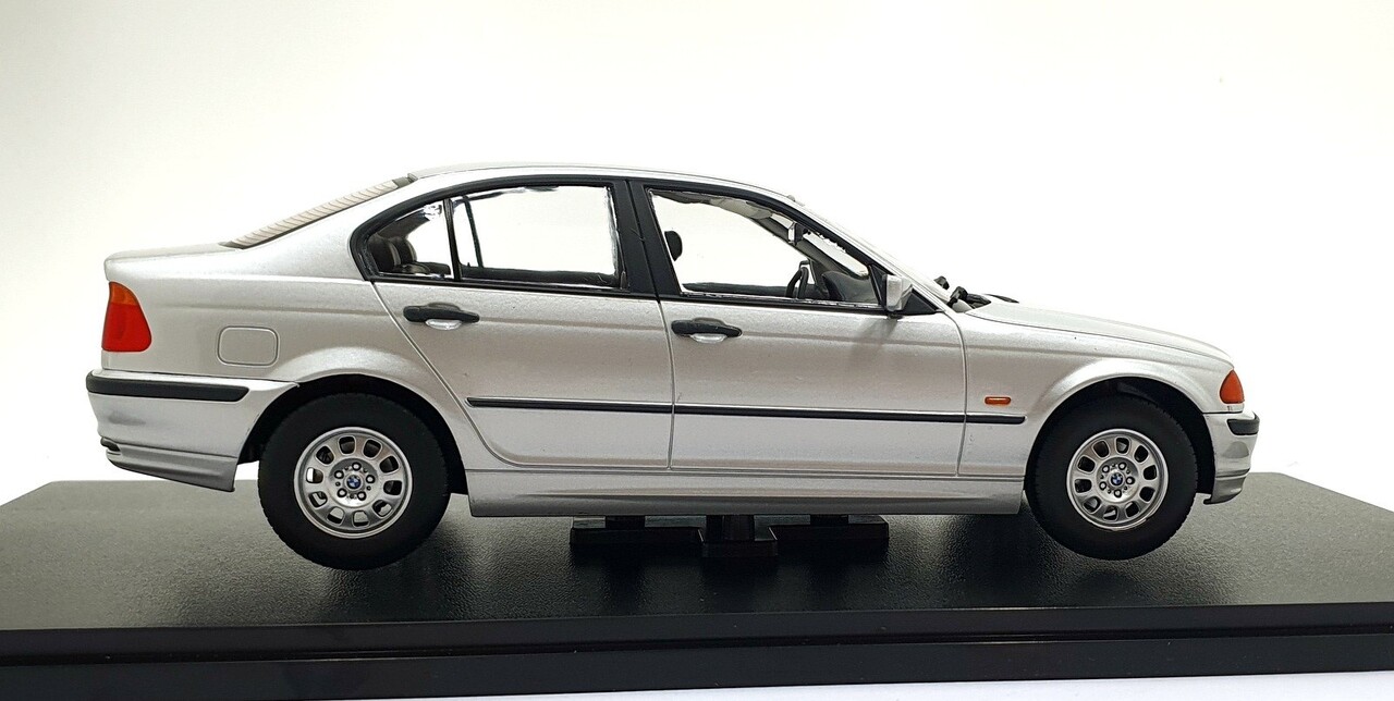 BMW BMW 3-Series (E46) Limousine 1999 - 1:18 - KK Scale BMW BMW 3-Series (E46) Limousine 1999 - 1:18 - KK Scale