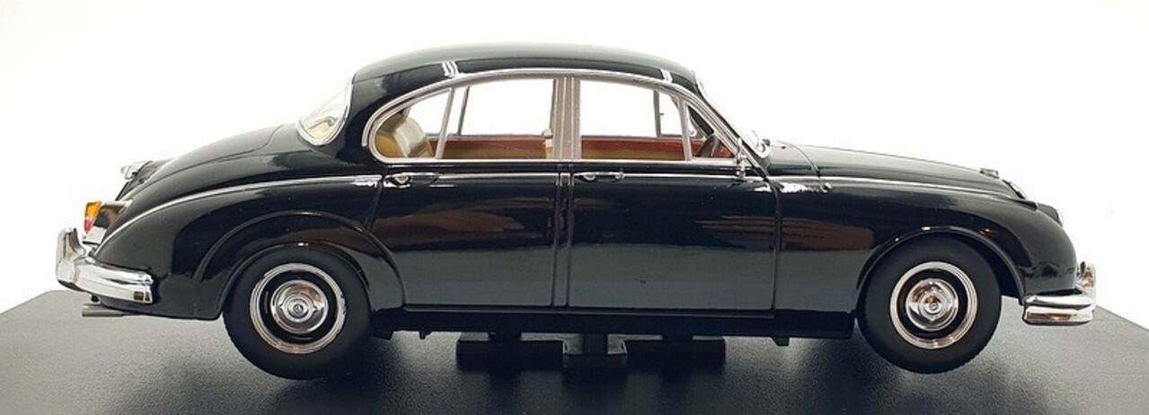 Daimler Daimler 250 V8 RHD 1962 (+ Beige Interior) - 1:18 - KK Scale Daimler Daimler 250 V8 RHD 1962 (+ Beige Interior) - 1:18 - KK Scale