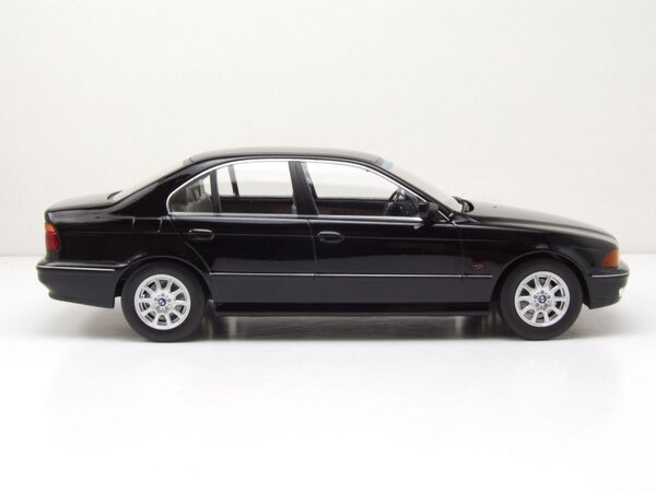 BMW BMW 528i (E39) Sedan 1995 - 1:18 - KK Scale BMW BMW 528i (E39) Sedan 1995 - 1:18 - KK Scale