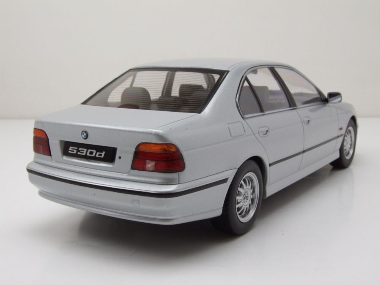 BMW BMW 530d (E39) Sedan 1995 - 1:18 - KK Scale BMW BMW 530d (E39) Sedan 1995 - 1:18 - KK Scale
