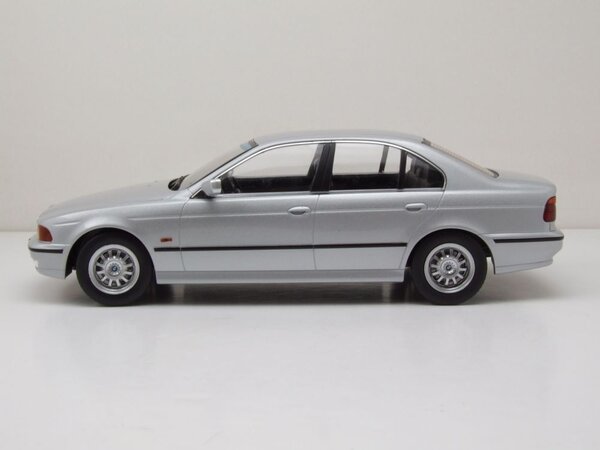 BMW BMW 530d (E39) Sedan 1995 - 1:18 - KK Scale BMW BMW 530d (E39) Sedan 1995 - 1:18 - KK Scale