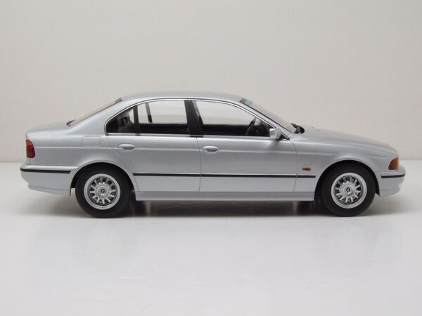BMW BMW 530d (E39) Sedan 1995 - 1:18 - KK Scale BMW BMW 530d (E39) Sedan 1995 - 1:18 - KK Scale