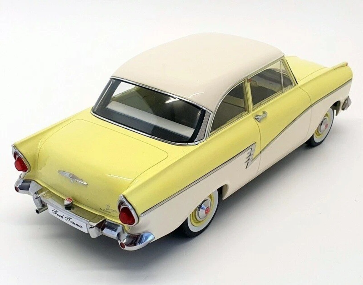 Ford Ford Taunus 17M P2 1957 - 1:18 - KK Scale Ford Ford Taunus 17M P2 1957 - 1:18 - KK Scale