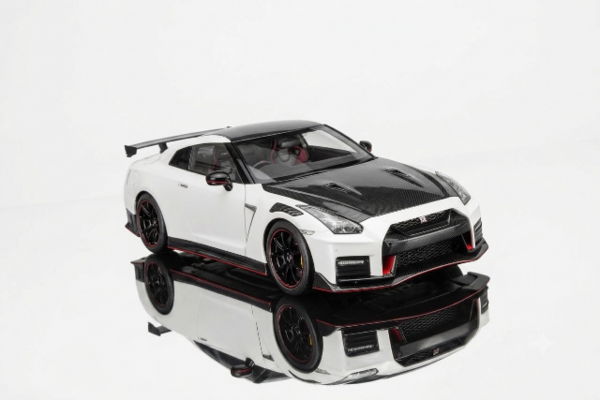 Nissan Nissan GT-R Nismo (R35) Special Edition 2022 - 1:18 - MotorHelix Nissan Nissan GT-R Nismo (R35) Special Edition 2022 - 1:18 - MotorHelix