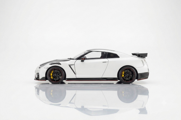 Nissan Nissan GT-R Nismo (R35) Special Edition 2022 - 1:18 - MotorHelix Nissan Nissan GT-R Nismo (R35) Special Edition 2022 - 1:18 - MotorHelix