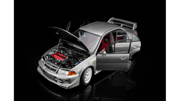 Mitsubishi Mitsubishi Lancer EVO VI GSR Tommy Makinen Edition 2000 - 1:18 - MotorHelix Mitsubishi Mitsubishi Lancer EVO VI GSR Tommy Makinen Edition 2000 - 1:18 - MotorHelix
