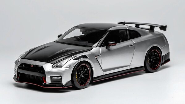 Nissan Nissan GT-R Nismo (R35) Coupe 2022 - 1:18 - MotorHelix Nissan Nissan GT-R Nismo (R35) Coupe 2022 - 1:18 - MotorHelix