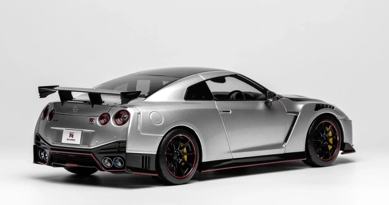 Nissan Nissan GT-R Nismo (R35) Coupe 2022 - 1:18 - MotorHelix Nissan Nissan GT-R Nismo (R35) Coupe 2022 - 1:18 - MotorHelix