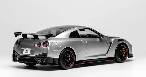 Nissan Nissan GT-R Nismo (R35) Coupe 2022 - 1:18 - MotorHelix Nissan Nissan GT-R Nismo (R35) Coupe 2022 - 1:18 - MotorHelix
