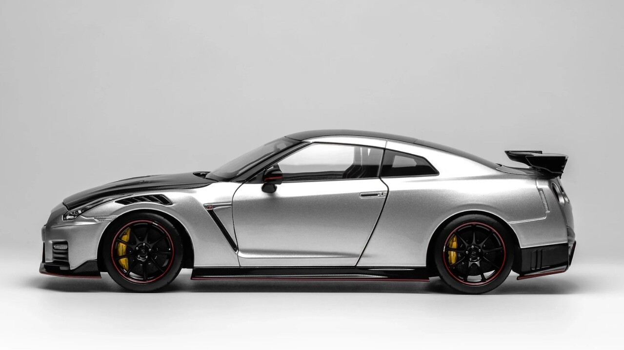 Nissan Nissan GT-R Nismo (R35) Coupe 2022 - 1:18 - MotorHelix Nissan Nissan GT-R Nismo (R35) Coupe 2022 - 1:18 - MotorHelix