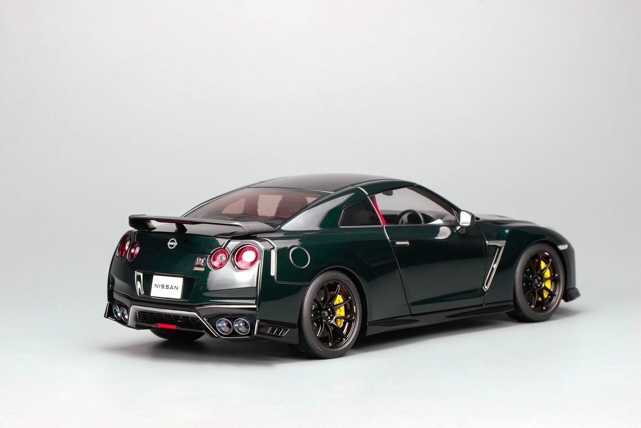 Nissan Nissan GT-R Nismo (R35) T-Spec Coupe 2022 - 1:18 - MotorHelix Nissan Nissan GT-R Nismo (R35) T-Spec Coupe 2022 - 1:18 - MotorHelix