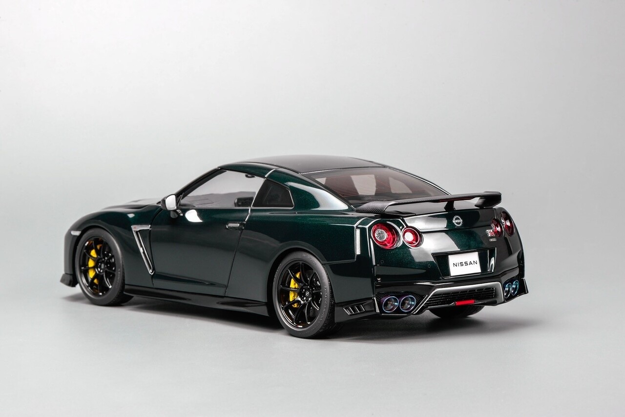 Nissan Nissan GT-R Nismo (R35) T-Spec Coupe 2022 - 1:18 - MotorHelix Nissan Nissan GT-R Nismo (R35) T-Spec Coupe 2022 - 1:18 - MotorHelix