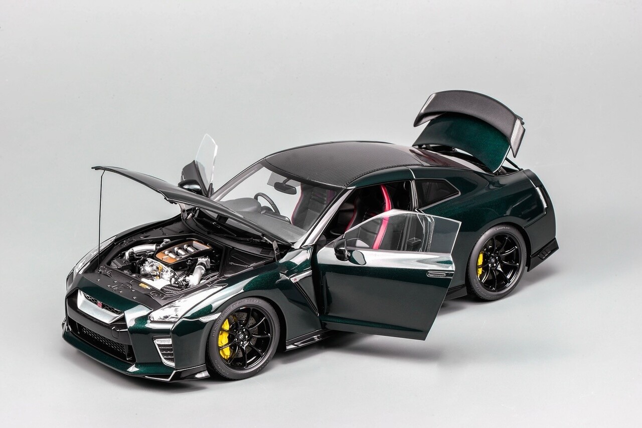 Nissan Nissan GT-R Nismo (R35) T-Spec Coupe 2022 - 1:18 - MotorHelix Nissan Nissan GT-R Nismo (R35) T-Spec Coupe 2022 - 1:18 - MotorHelix