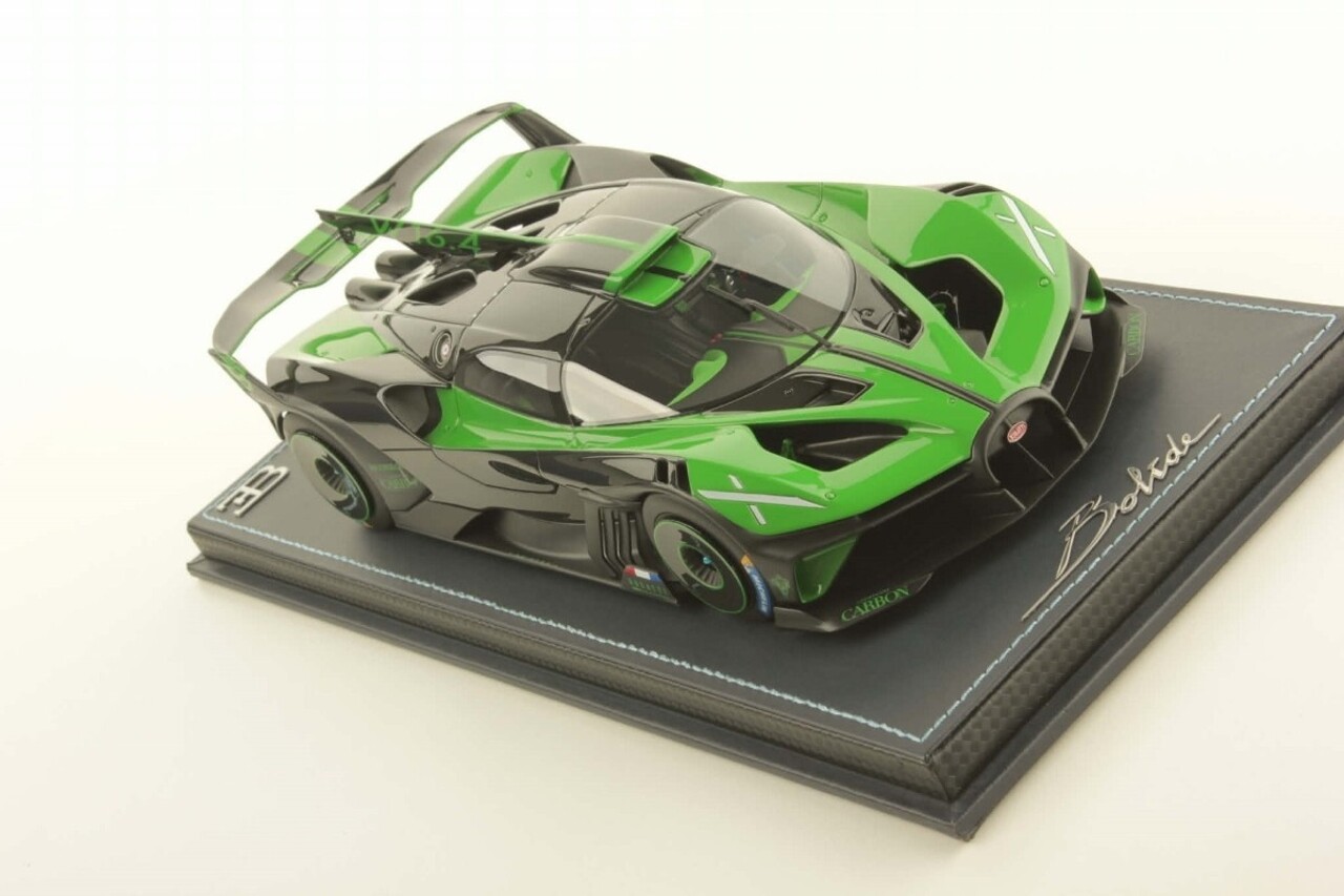 Bugatti Bugatti Bolide W16.4 8.0 Four-Turbo 1850 HP 500 KM/H 2020 + Showcase - 1:18 - MR Collection Models Bugatti Bugatti Bolide W16.4 8.0 Four-Turbo 1850 HP 500 KM/H 2020 + Showcase - 1:18 - MR Collection Models