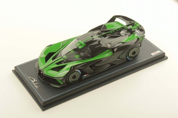 Bugatti Bugatti Bolide W16.4 8.0 Four-Turbo 1850 HP 500 KM/H 2020 + Showcase - 1:18 - MR Collection Models Bugatti Bugatti Bolide W16.4 8.0 Four-Turbo 1850 HP 500 KM/H 2020 + Showcase - 1:18 - MR Collection Models