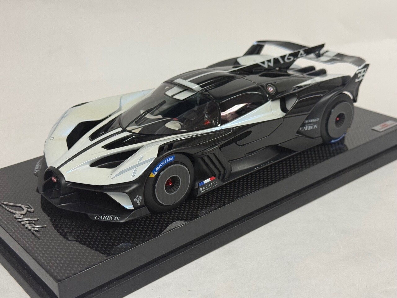 Bugatti Bugatti Bolide W16.4 8.0 Four-Turbo 1850 HP 500 KM/H 2020 + Showcase   - 1:18 -MR Collection Models