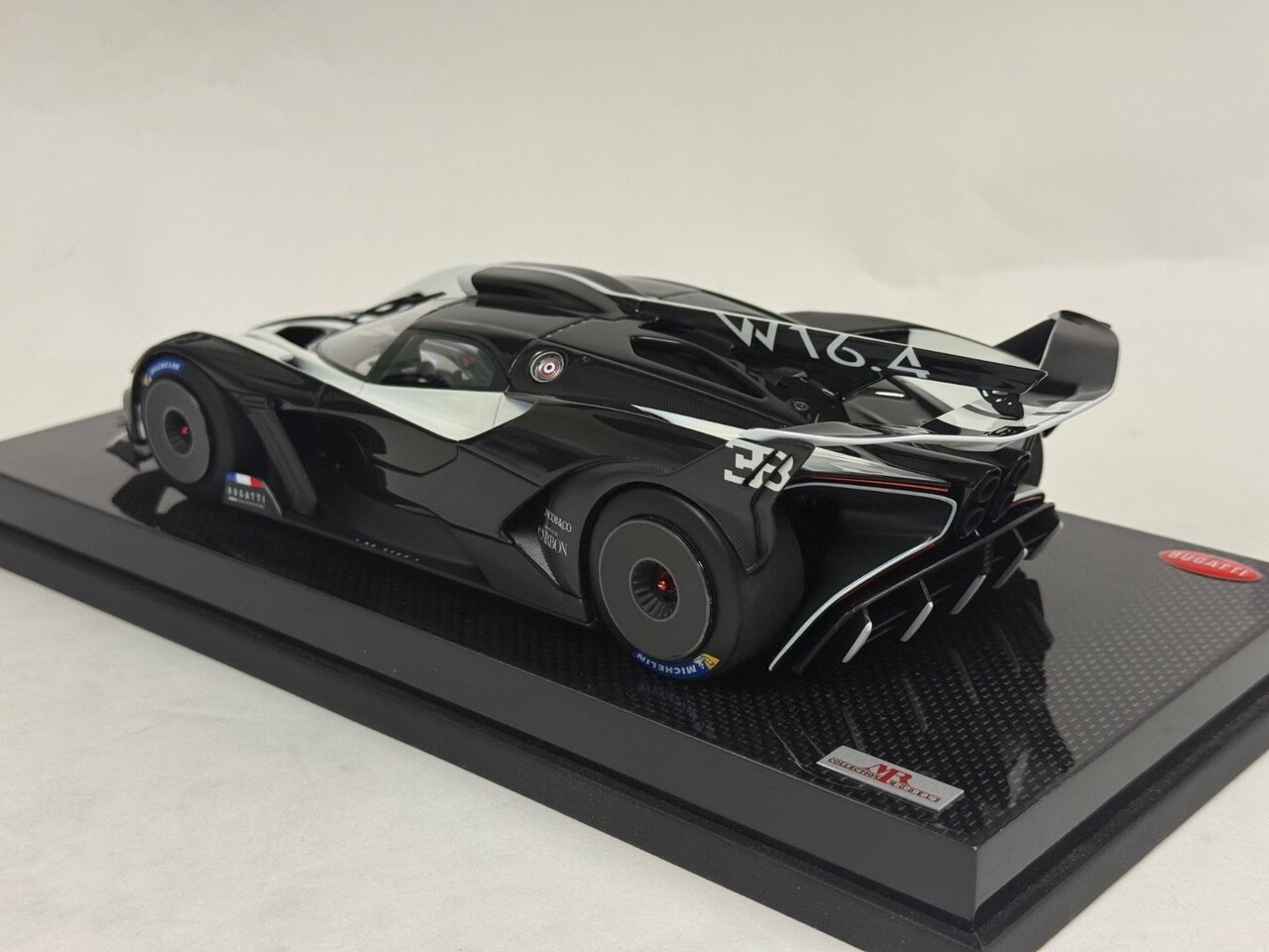 Bugatti Bugatti Bolide W16.4 8.0 Four-Turbo 1850 HP 500 KM/H 2020 + Showcase   - 1:18 -MR Collection Models