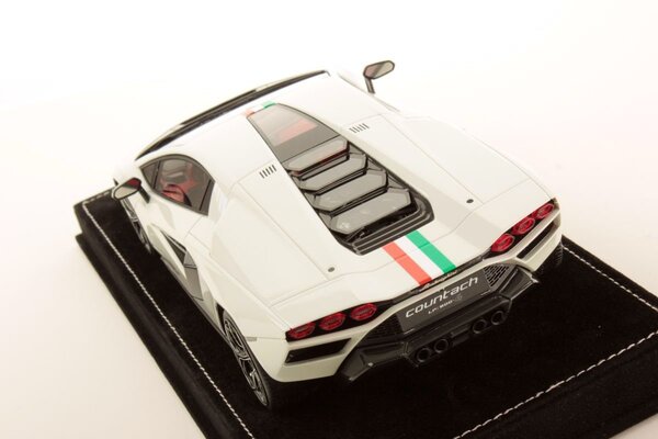 Lamborghini Lamborghini Countach LPi 800-4 Italian Livery 2021 + Showcase - 1:18 - MR Collection Models Lamborghini Lamborghini Countach LPi 800-4 Italian Livery 2021 + Showcase - 1:18 - MR Collection Models