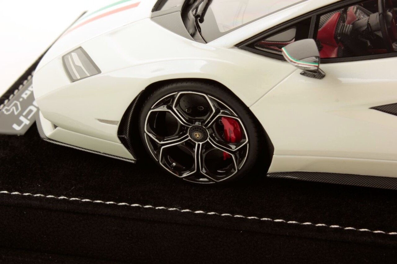 Lamborghini Lamborghini Countach LPi 800-4 Italian Livery 2021 + Showcase - 1:18 - MR Collection Models Lamborghini Lamborghini Countach LPi 800-4 Italian Livery 2021 + Showcase - 1:18 - MR Collection Models