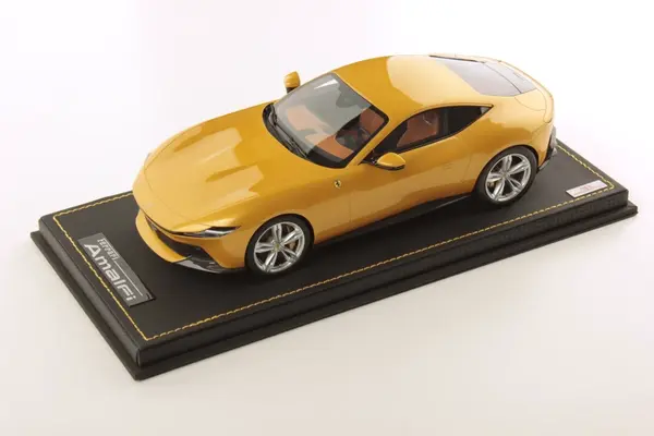 Ferrari Ferrari Amalfi 2025 + Showcase - 1:18 - MR Collection Models Ferrari Ferrari Amalfi 2025 + Showcase - 1:18 - MR Collection Models
