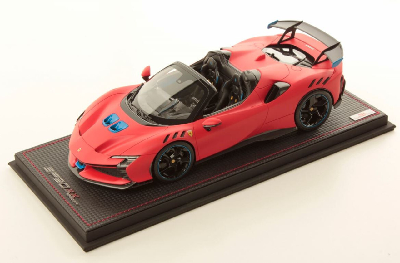 Ferrari Ferrari SF90 XX Stradale Spider 2024 + Showcase - 1:18 - MR Collection Models Ferrari Ferrari SF90 XX Stradale Spider 2024 + Showcase - 1:18 - MR Collection Models