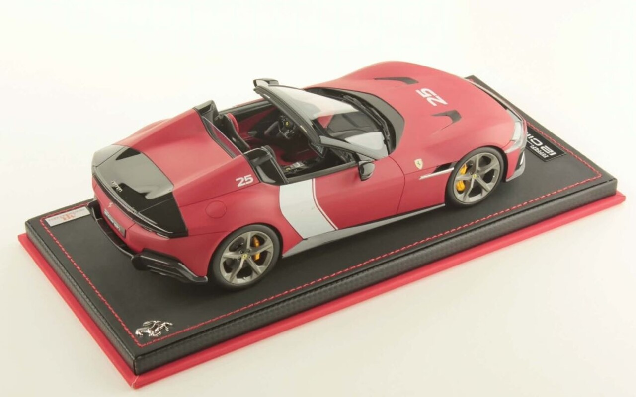Ferrari Ferrari 12 Cilinders V12 830CV Spider Open #25 2025 + Showcase - 1:18 - MR Collection Models Ferrari Ferrari 12 Cilinders V12 830CV Spider Open #25 2025 + Showcase - 1:18 - MR Collection Models