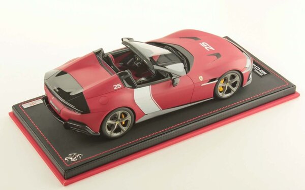 Ferrari Ferrari 12 Cilinders V12 830CV Spider Open #25 2025 + Showcase - 1:18 - MR Collection Models Ferrari Ferrari 12 Cilinders V12 830CV Spider Open #25 2025 + Showcase - 1:18 - MR Collection Models