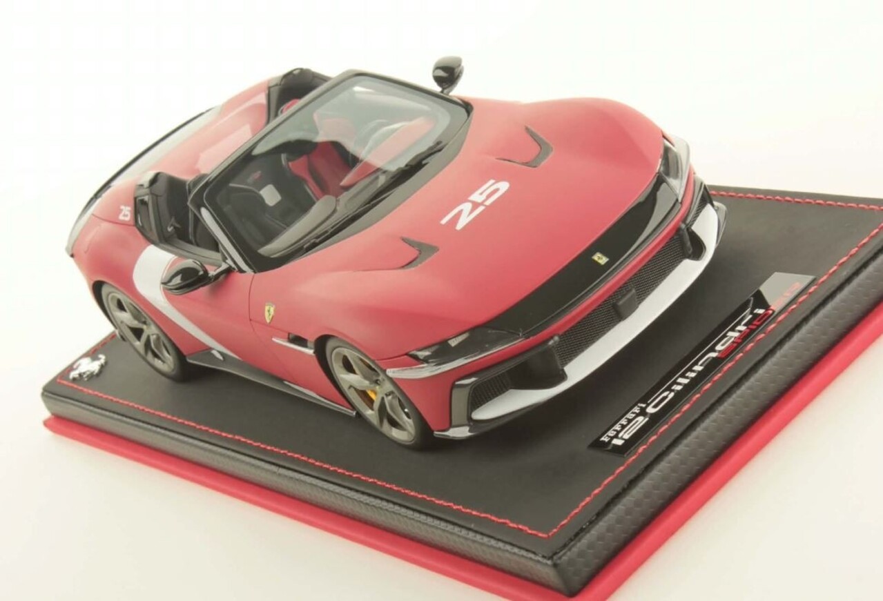 Ferrari Ferrari 12 Cilinders V12 830CV Spider Open #25 2025 + Showcase - 1:18 - MR Collection Models Ferrari Ferrari 12 Cilinders V12 830CV Spider Open #25 2025 + Showcase - 1:18 - MR Collection Models
