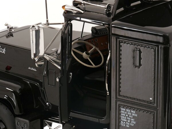Mack Mack RL 700L 1974 'R.D. Trucking Inc.' - 1:18 - Road Kings Mack Mack RL 700L 1974 'R.D. Trucking Inc.' - 1:18 - Road Kings