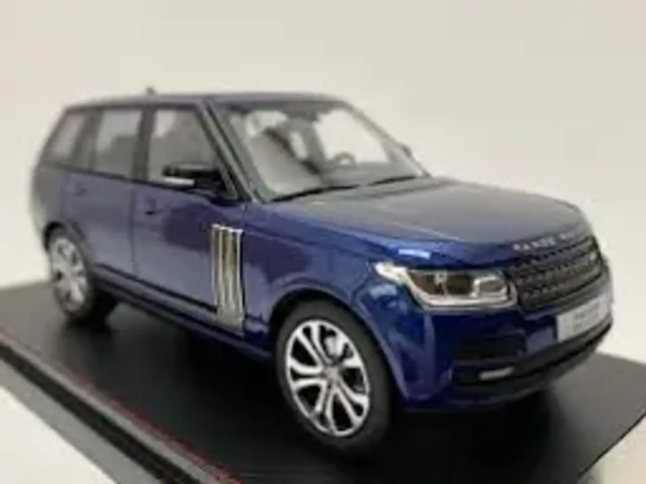 Land Rover Land Rover Range Rover - 1:43 - LCD Models Land Rover Land Rover Range Rover - 1:43 - LCD Models