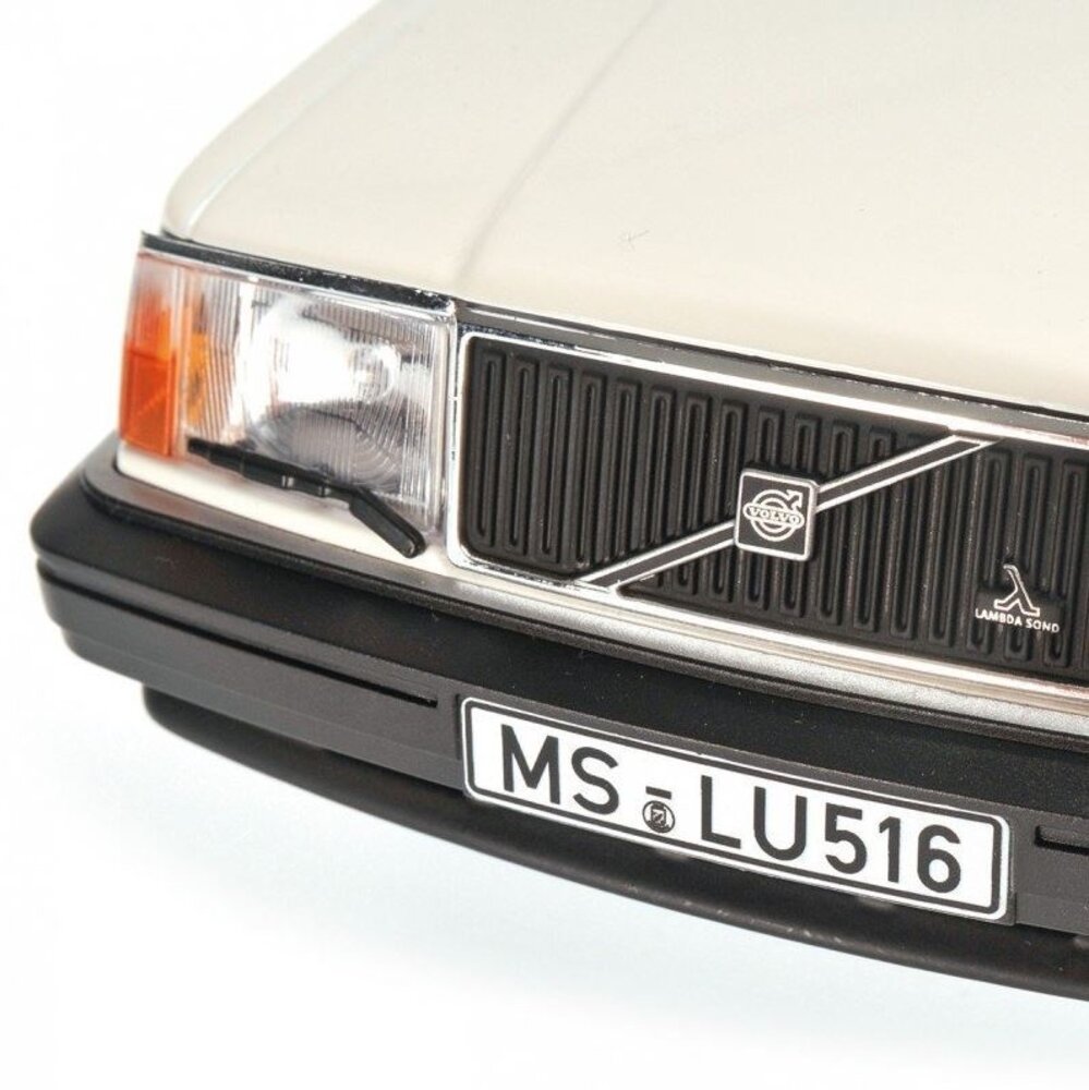 Volvo Volvo 240 GL 1986 - 1:18 - Minichamps